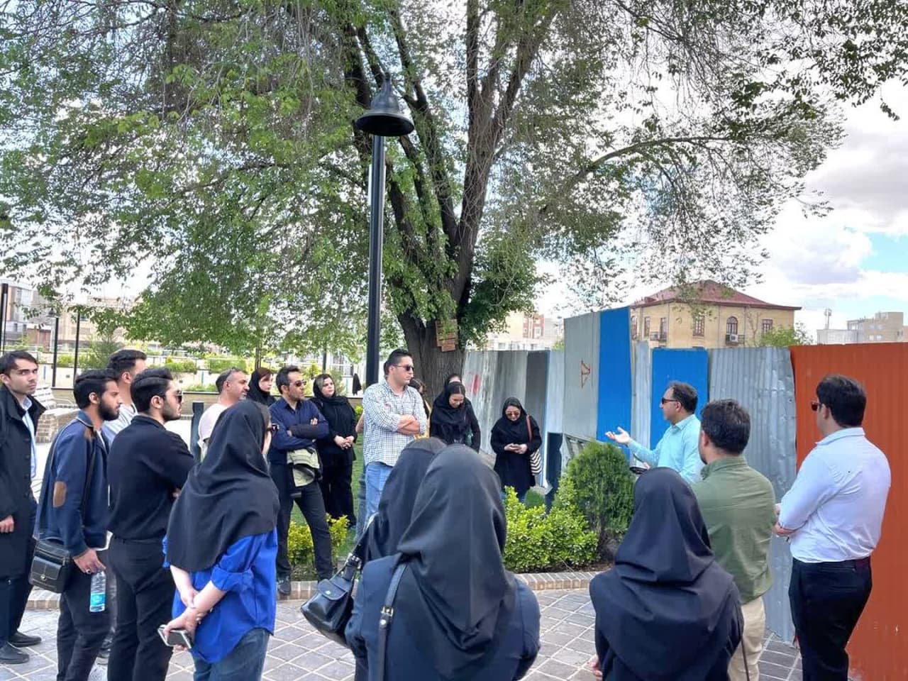 بازدید دانشجویان رشته معماری و شهرسازی از پروژه سیزه میدان و بافت تاریخی شهر زنجان با حضور دکتر مهدی ساشورپور و توسط کانون هنر و معماری برگزار گردید.