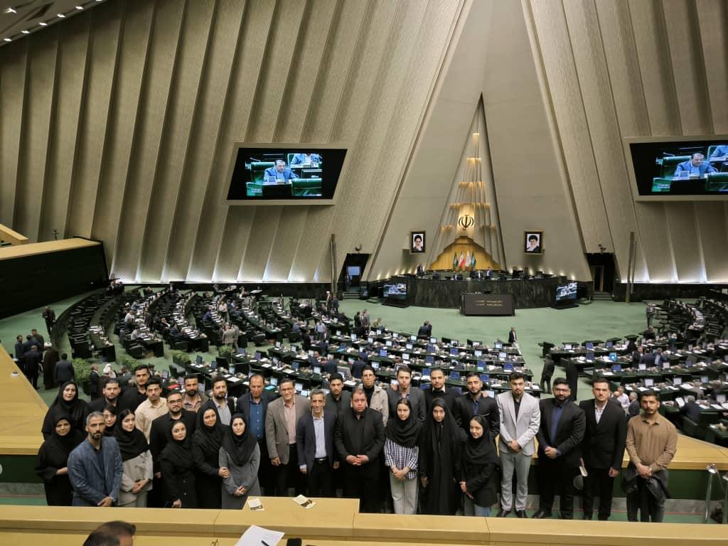 بازدید علمی راهیان پیشرفت از صحن علنی مجلس برای دانشجویان رشته حقوق توسط کانون پیشداد اجرا گردید