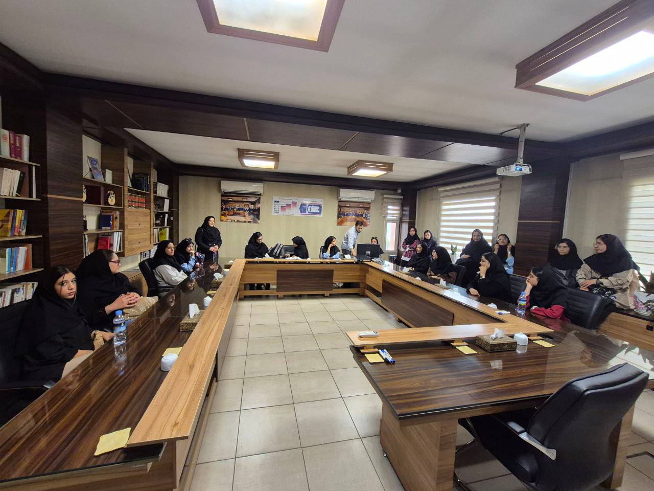 اردوی بازدید خانم‌ها از کارخانه صنایع خبره میهن